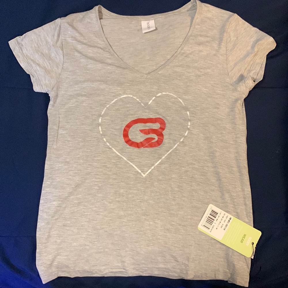 ❤️ NWT CycleBar V-Neck Tee ❤️